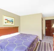 Super 8 by Wyndham Tilton/Lake Winnipesaukee hotel detail image 4
