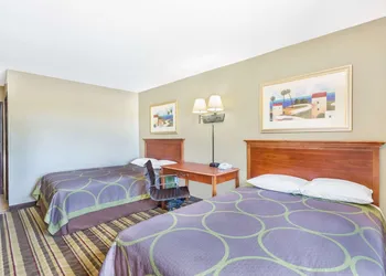 Super 8 by Wyndham Tilton/Lake Winnipesaukee hotel thumbnail 5