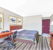 Super 8 by Wyndham Tilton/Lake Winnipesaukee hotel detail image 7