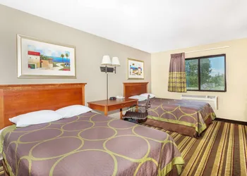 Super 8 by Wyndham Tilton/Lake Winnipesaukee hotel thumbnail 8