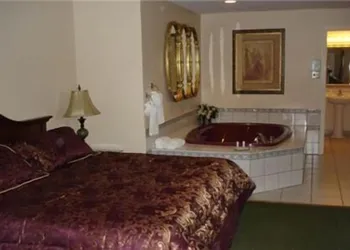 Colonie inn and Suites hotel thumbnail 4