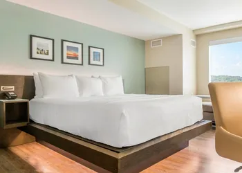 Wyndham Newport Hotel hotel thumbnail 8