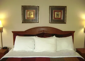 All American Inn and Suites hotel thumbnail 6