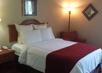 All American Inn and Suites hotel thumbnail 7