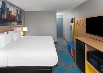 Days Inn by Wyndham Waukegan hotel thumbnail 4