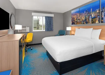 Days Inn by Wyndham Waukegan hotel thumbnail 5