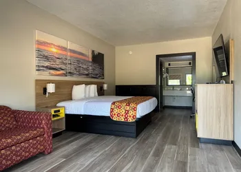 Days Inn by Wyndham Longview South hotel thumbnail 7