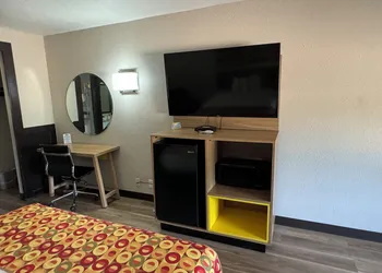 Days Inn by Wyndham Longview South hotel thumbnail 8