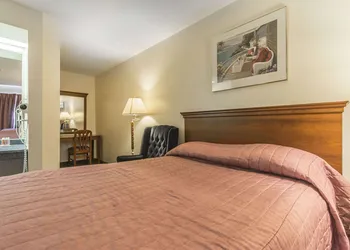Econo Lodge & Suites Saint John hotel thumbnail 8