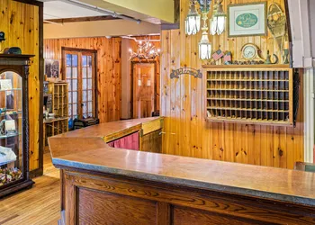 The Pines Inn Lake Placid hotel thumbnail 3