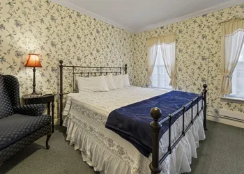The Pines Inn Lake Placid hotel thumbnail 4