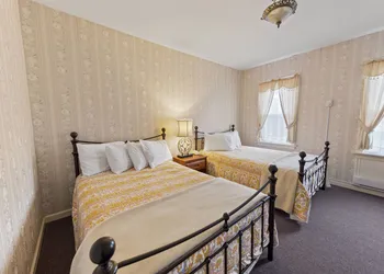 The Pines Inn Lake Placid hotel thumbnail 5