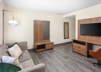 Holiday Inn Hotel & Suites Springfield - I-44 by IHG hotel thumbnail 8