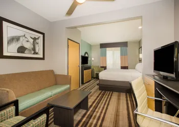 Holiday Inn Express & Suites Amarillo West by IHG hotel thumbnail 3