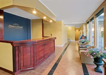 Howard Johnson by Wyndham Lindsay hotel thumbnail 2
