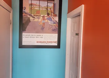 Howard Johnson by Wyndham Lindsay hotel thumbnail 4