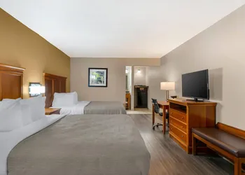 Quality Inn Lumberton North hotel thumbnail 5