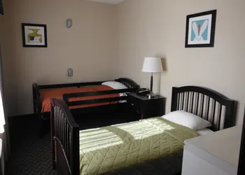 Holiday Inn Express & Suites Clinton by IHG hotel thumbnail 2