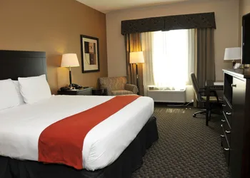 Holiday Inn Express & Suites Clinton by IHG hotel thumbnail 4
