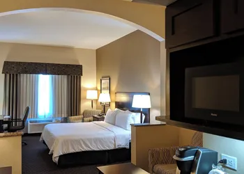 Holiday Inn Express & Suites Clinton by IHG hotel thumbnail 6
