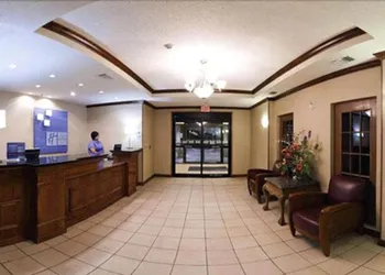 Holiday Inn Express & Suites Plainview by IHG hotel thumbnail 2