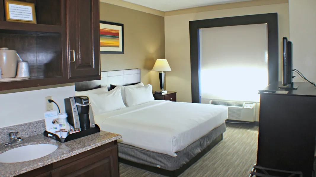 Holiday Inn Express & Suites Plainview by IHG hotel detail image 6