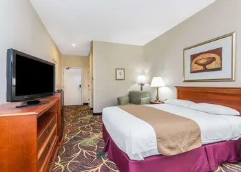Baymont by Wyndham Cornelia hotel thumbnail 7