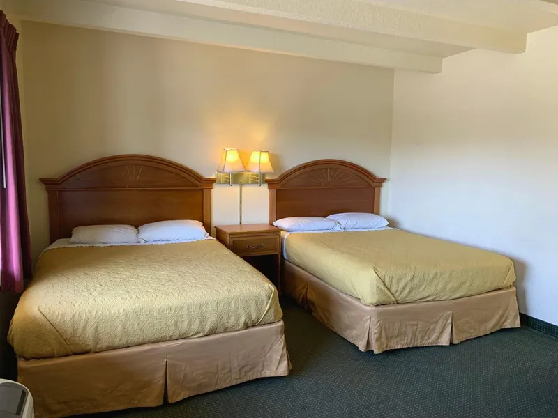 Econo Lodge Del Rio hotel detail image 6
