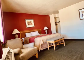 Econo Lodge Del Rio hotel thumbnail 8