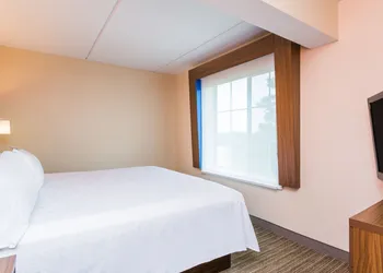 Holiday Inn Express and Suites - Petersburg - Fort Lee by IHG hotel thumbnail 4