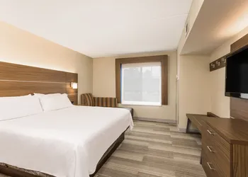 Holiday Inn Express and Suites - Petersburg - Fort Lee by IHG hotel thumbnail 5