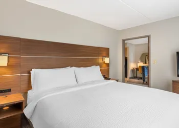 Holiday Inn Express and Suites - Petersburg - Fort Lee by IHG hotel thumbnail 7