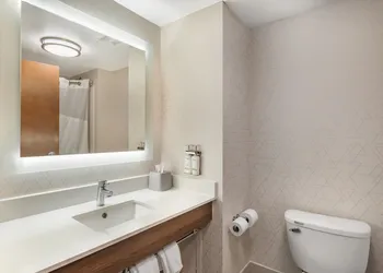 Holiday Inn Express and Suites - Petersburg - Fort Lee by IHG hotel thumbnail 8