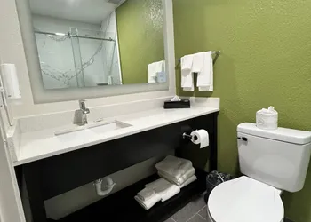 Sleep Inn & Suites Salina I-135 hotel thumbnail 5