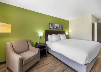 Sleep Inn & Suites Salina I-135 hotel thumbnail 8