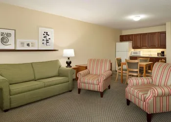 Country Inn & Suites by Radisson, Grinnell, IA hotel thumbnail 8