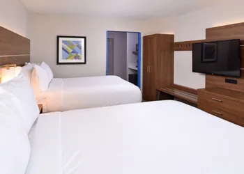 Holiday Inn Express & Suites Omaha - 120th and Maple by IHG hotel thumbnail 2