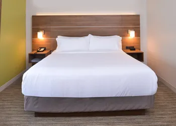 Holiday Inn Express & Suites Omaha - 120th and Maple by IHG hotel thumbnail 4