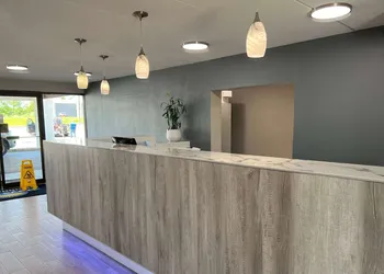 Days Inn by Wyndham Cincinnati East hotel thumbnail 2