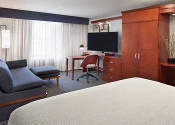 Courtyard by Marriott Waterloo St. Jacobs hotel thumbnail 7