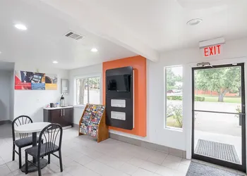 Motel 6 Grand Prairie, TX - Near Six Flags Drive hotel thumbnail 2