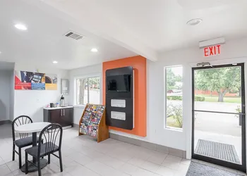 Motel 6 Grand Prairie, TX - Near Six Flags Drive hotel thumbnail 2