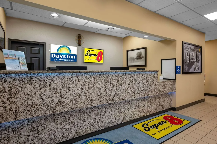 Super 8 by Wyndham Perrysburg/Toledo hotel detail image 2