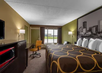Super 8 by Wyndham Perrysburg/Toledo hotel thumbnail 8