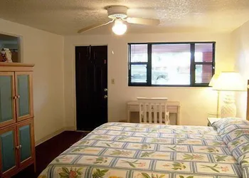 Lake Roy Beach Inn hotel thumbnail 3