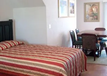 Lake Roy Beach Inn hotel thumbnail 4