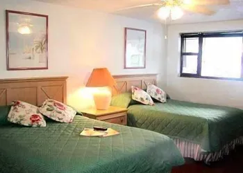 Lake Roy Beach Inn hotel thumbnail 5
