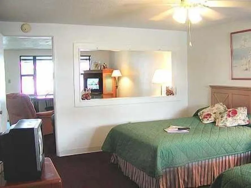 Lake Roy Beach Inn hotel detail image 6