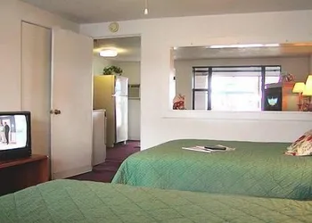 Lake Roy Beach Inn hotel thumbnail 8