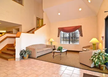 Quality Inn Lees Summit - Kansas City hotel thumbnail 2